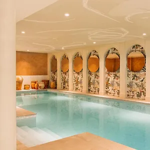 Отель Bloom House &